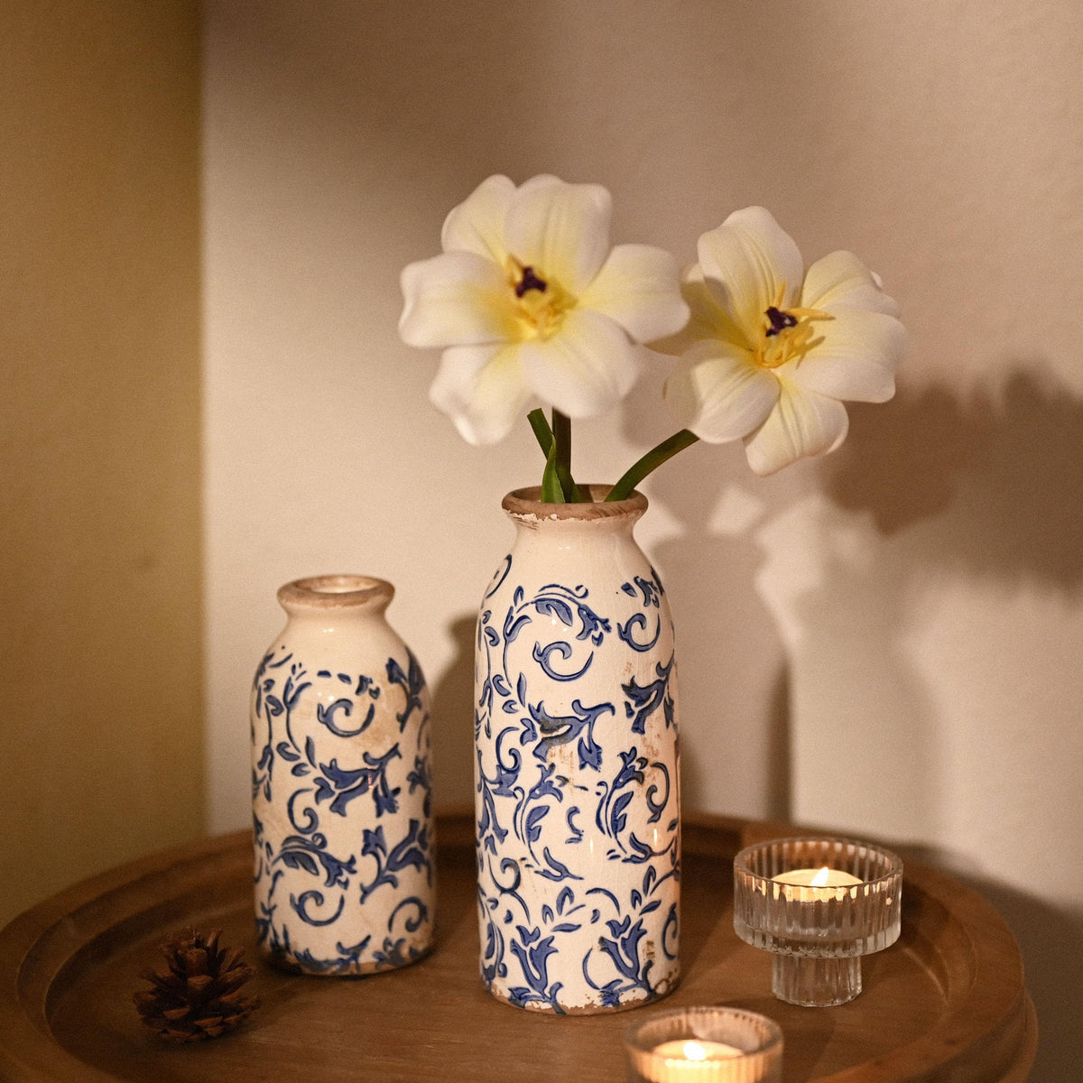 Victor & Teresa non-slip bottom vase provides stable placement and furniture protection.