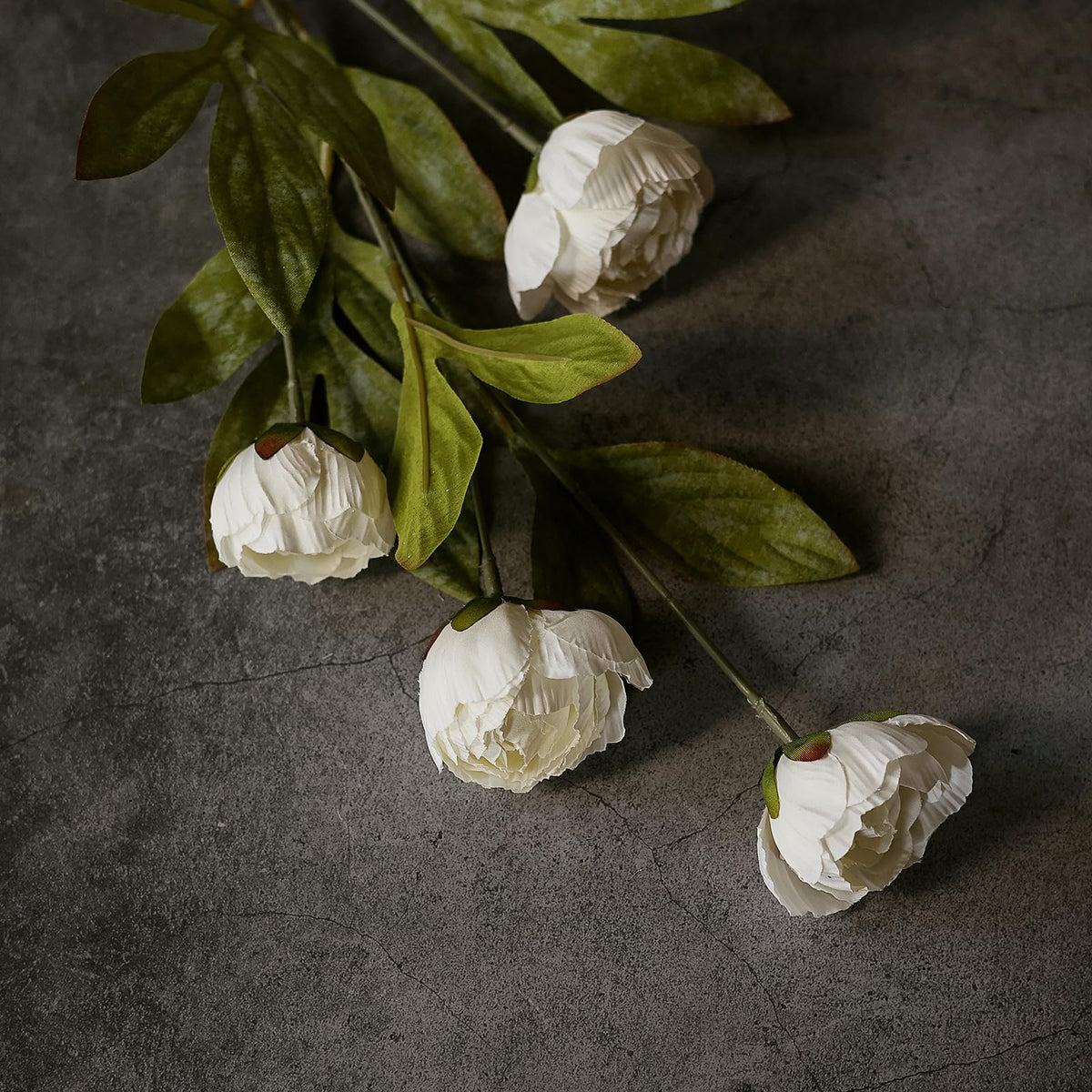 Vierena 27-inch artificial peony stems offer flexible DIY arrangement possibilities.