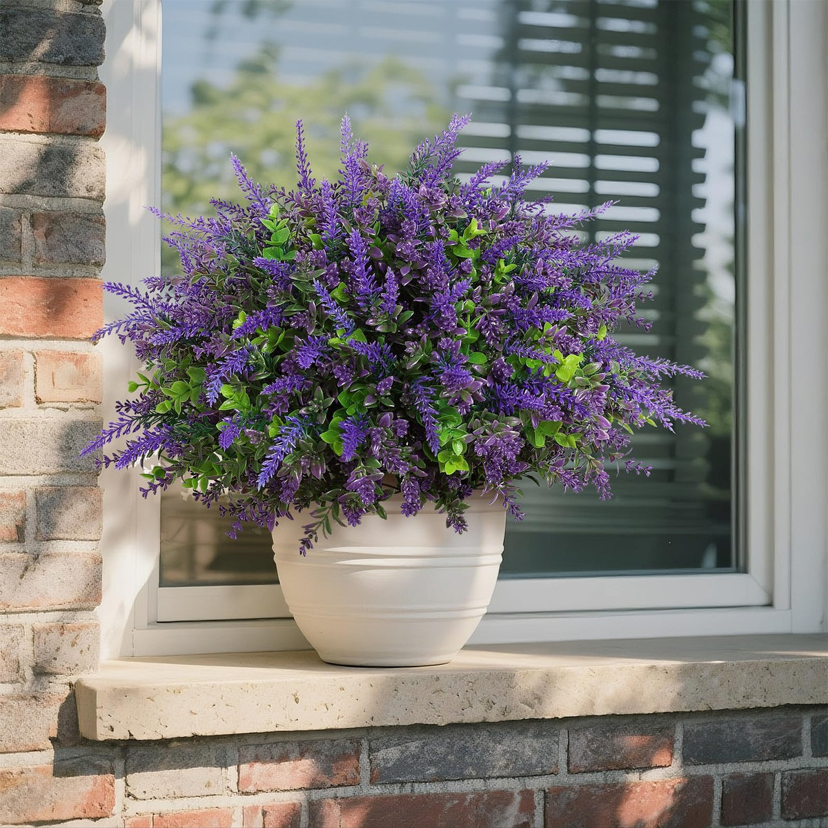 VIERENA ready-to-display topiary in black pot for instant setup