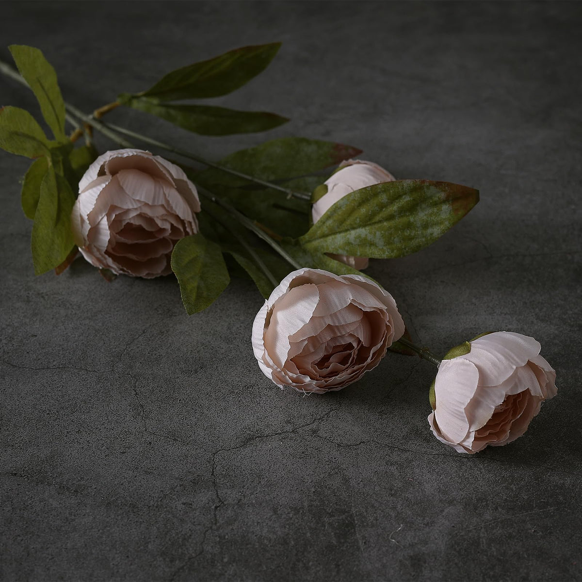 VIERENA wired stem flower tape enables flexible bouquet shaping