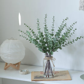 Vierena wedding table centerpiece creates a soft, elegant ambience