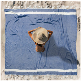 Vikumond oversized Turkish beach towel blanket in blue, extra-large for family outings.