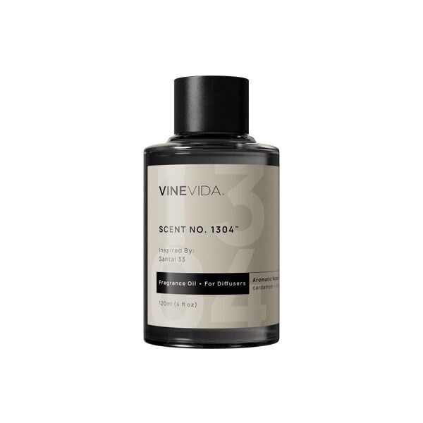VINEVIDA Santal Bliss diffuser bottle for a luxurious room ambiance.