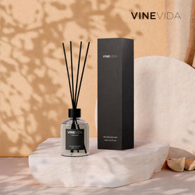 VINEVIDA Volcano diffuser ambience in a cozy living room.