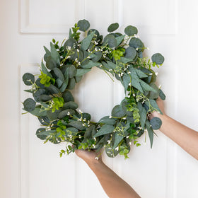VioletEverGarden 20-inch wreath on a door for a warm entrance