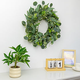 VioletEverGarden gift-ready wreath ideal for housewarmings and celebrations