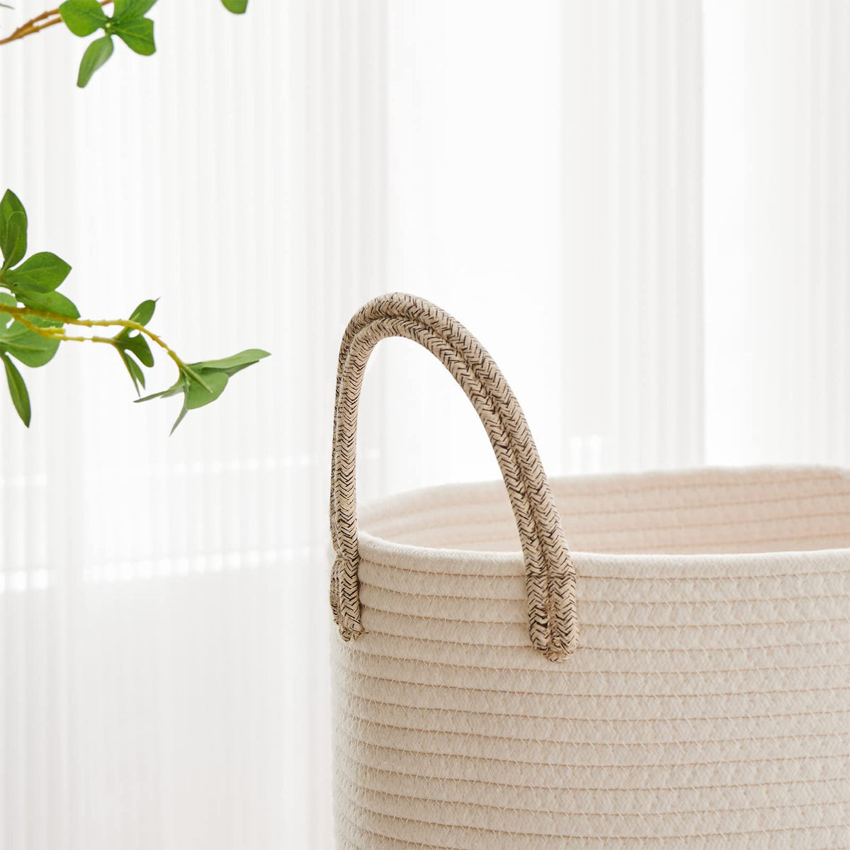 VIPOSCO woven rope basket with blankets displaying soft texture and sturdy storage.
