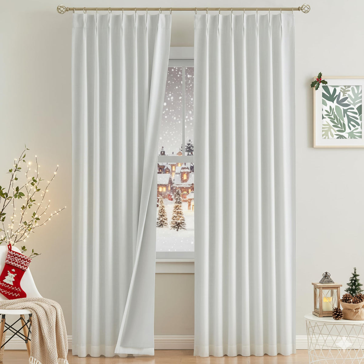Package contents: Vision Home two panels and 18 hooks