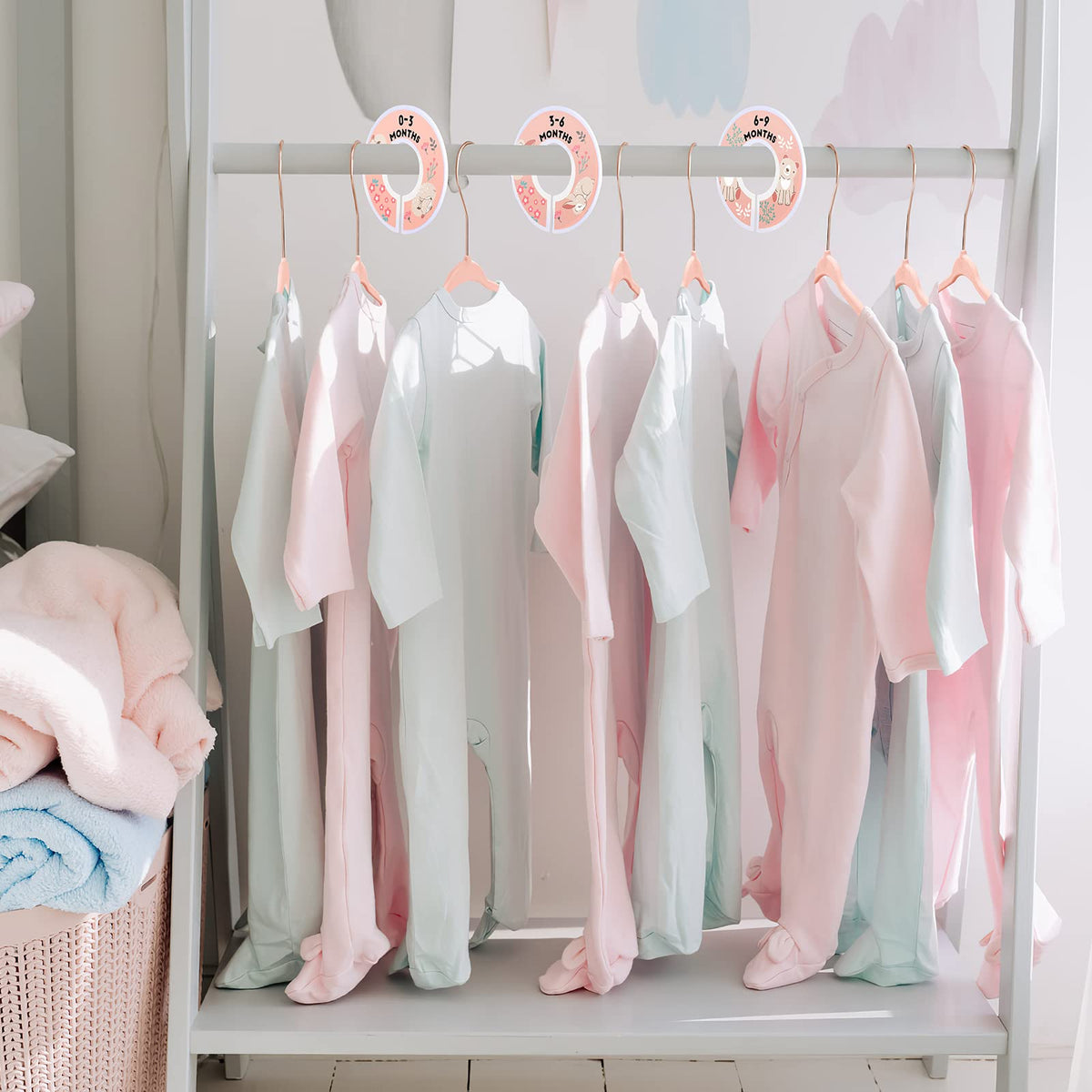 VIS'V six labeled size dividers assist quick size-based outfit selection.