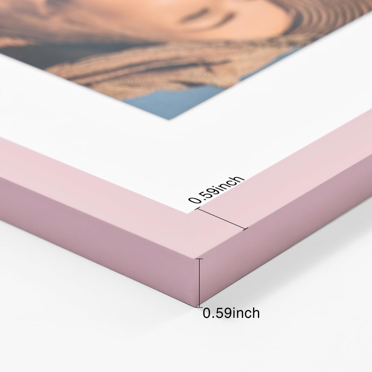 Vittanly pale pink gallery idea with matching frames.
