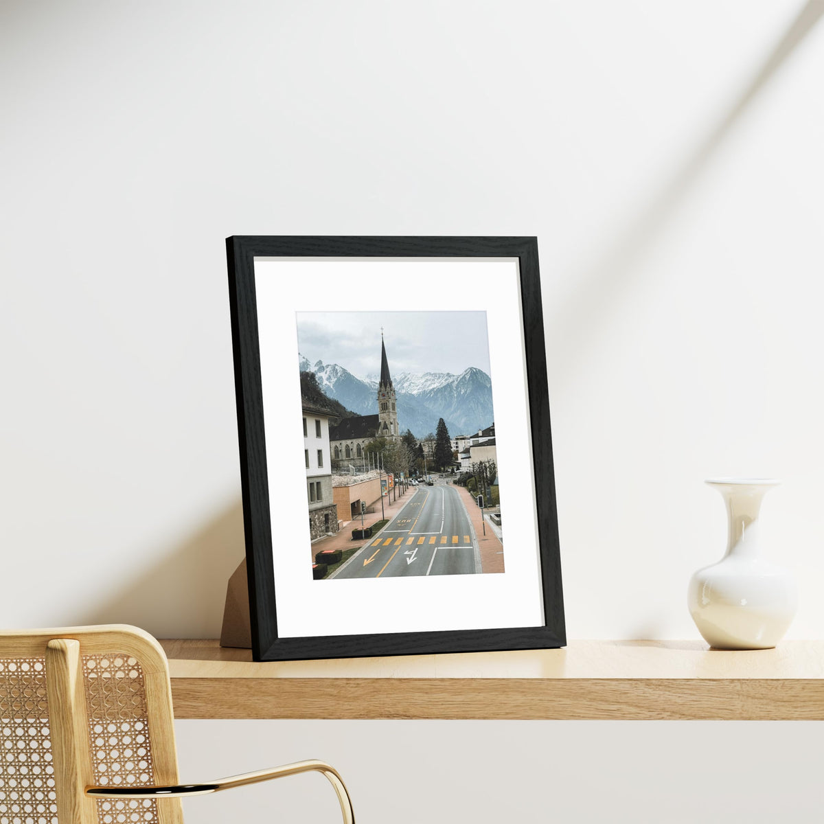 Vittanly easel back setup suitable for desks and mantels