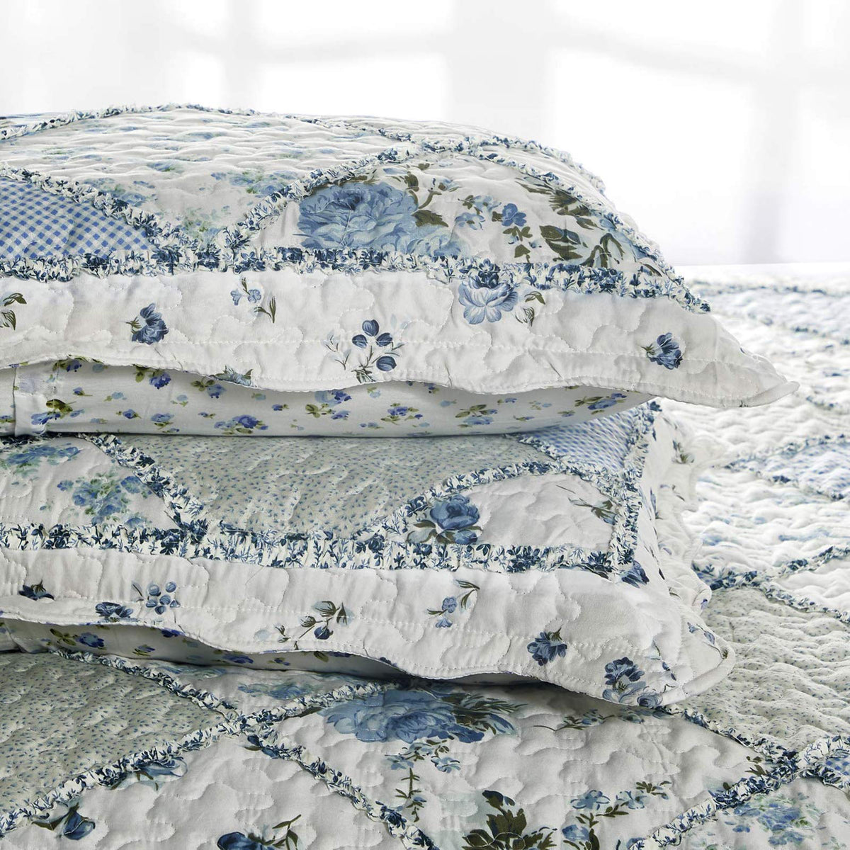 VIVILINEN seam detail; sturdy construction for long-lasting use.
