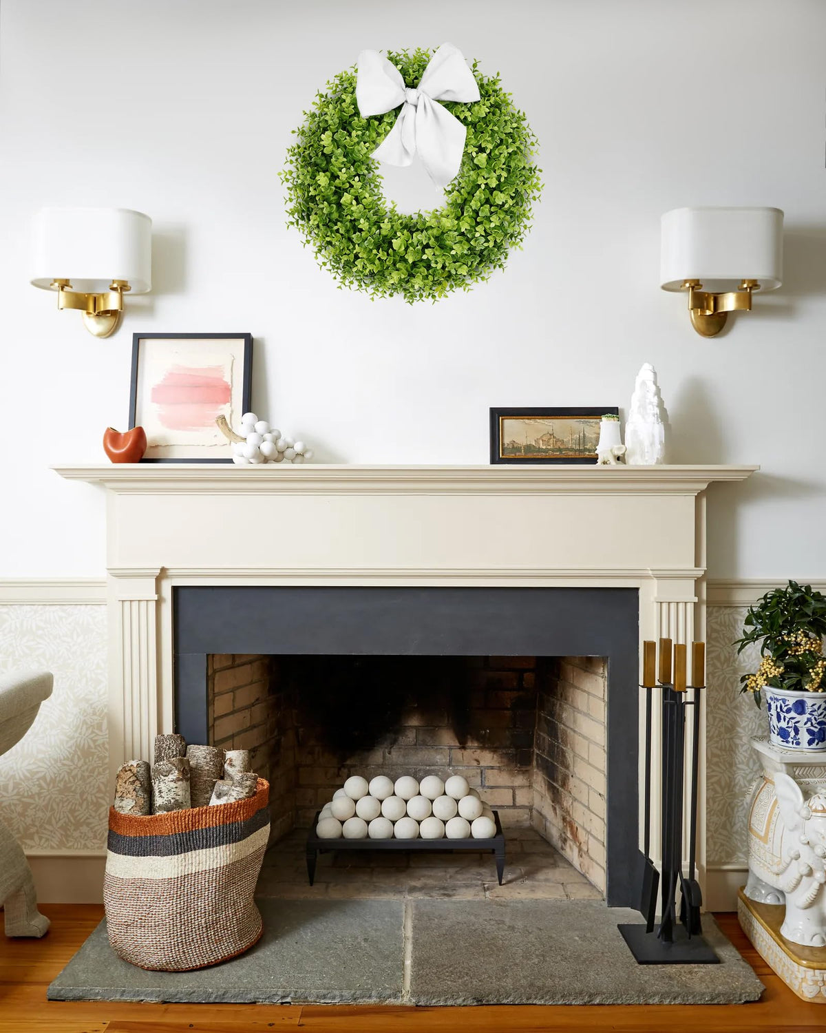 Vlorart boxwood wreath features 3D leaves for lifelike depth