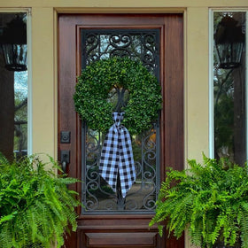 Vofuly 20-inch wreath makes a bold statement at entryways.