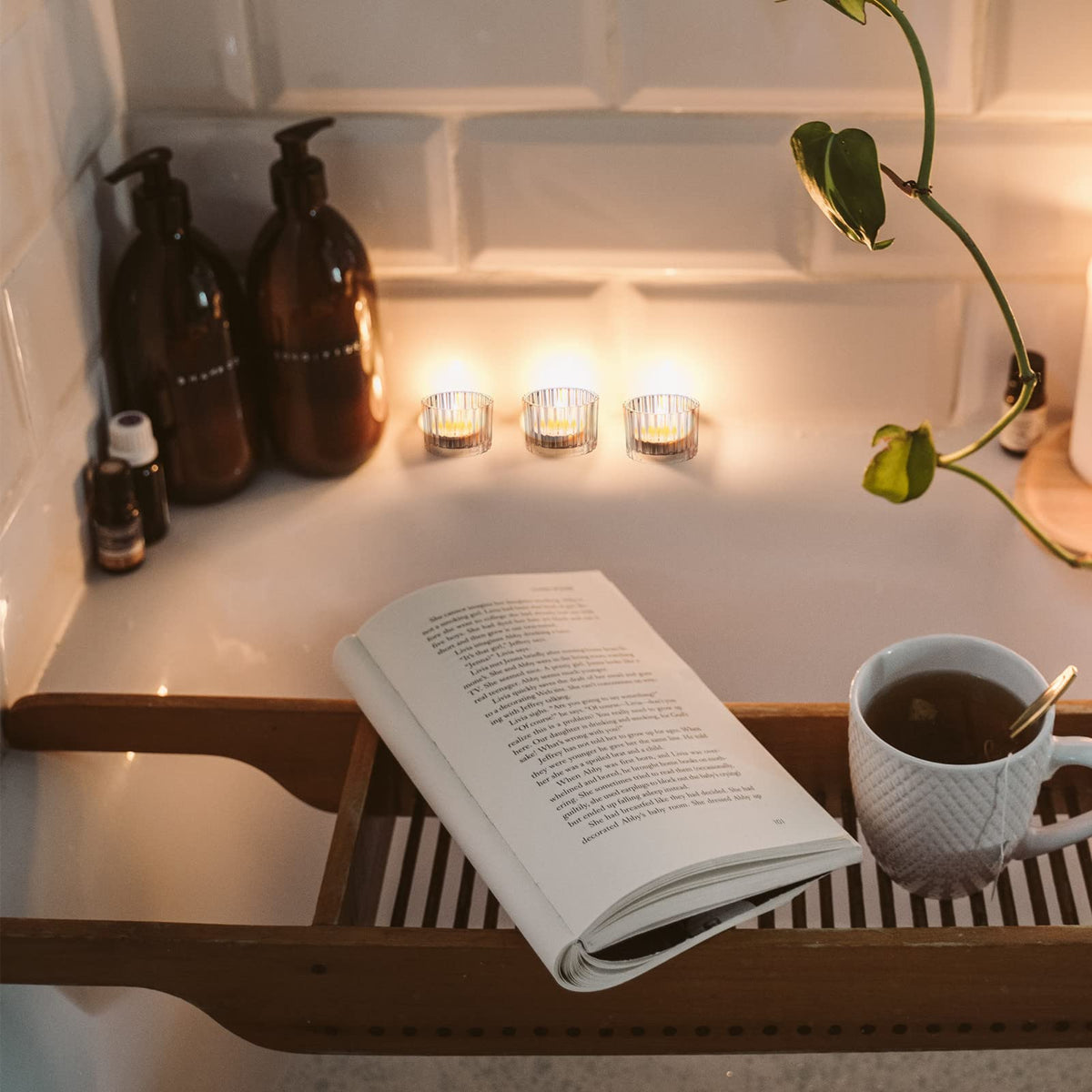 VOHO gift-ready tealight holder enhances holiday and birthday decor.