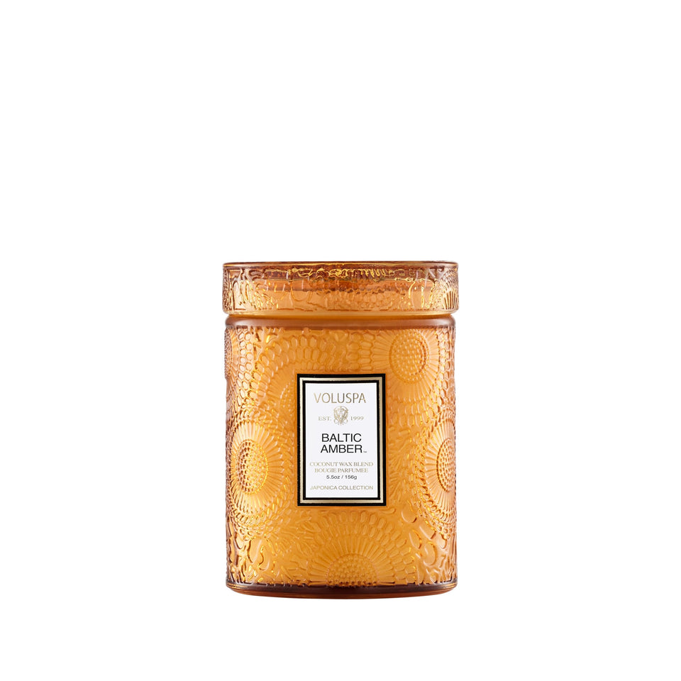 Voluspa Baltic Amber candle jar creates a warm atmosphere for intimate evenings.