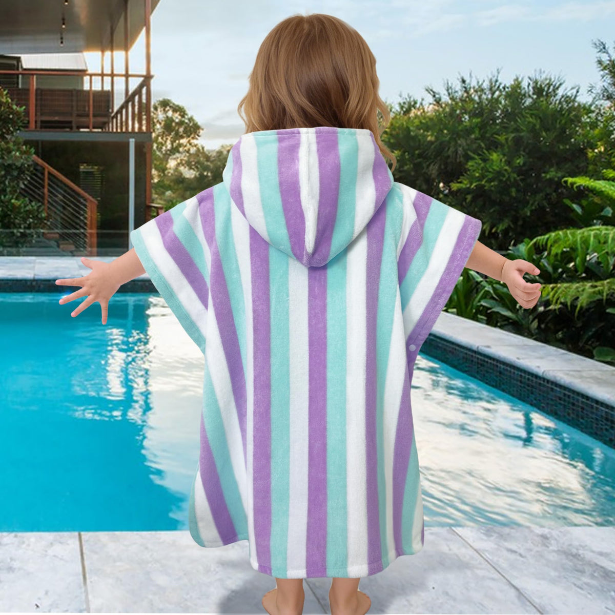 VOOVA & MOVAS oversized 21x21-inch towel for toddlers during bath time