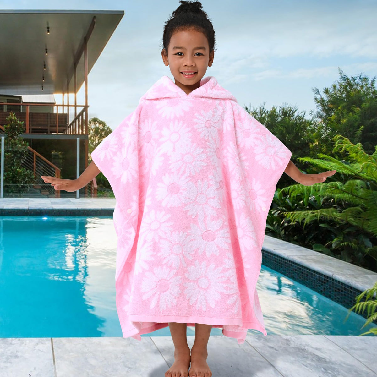 VOOVA & MOVAS easy-care towel dries quickly and lasts through play.