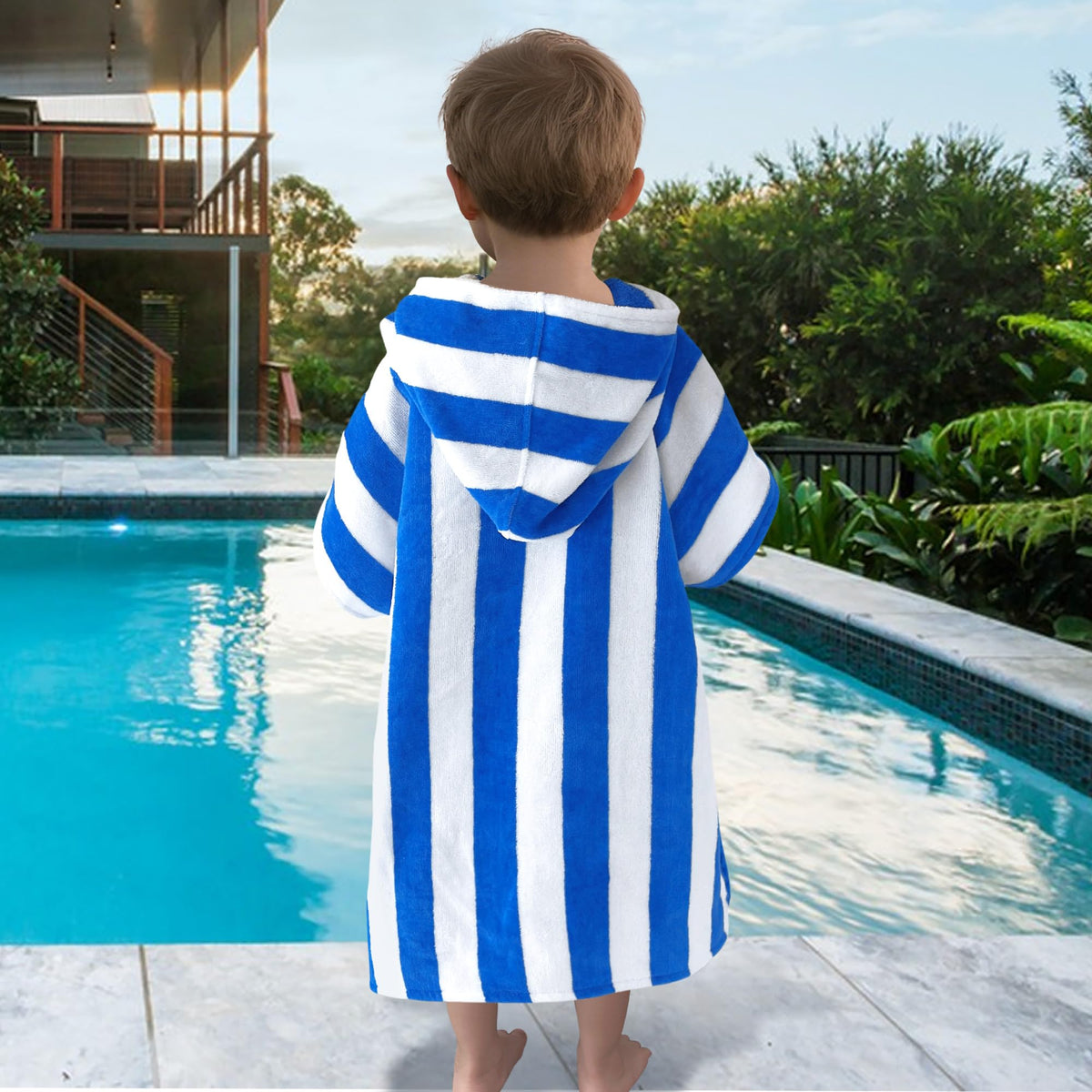 VOOVA & MOVAS quick-drying kids towel, keeps little ones warm after water play.