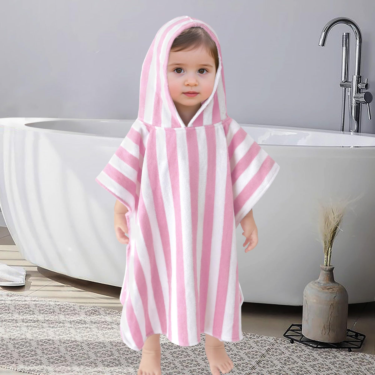 VOOVA & MOVAS oversized 21x21 towel keeps toddlers warm and comfy.