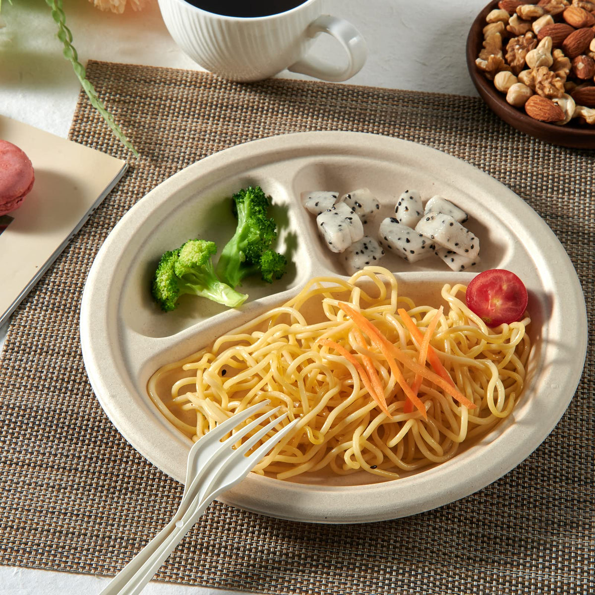 Vplus eco-friendly tableware offers easy cleanup after meals.