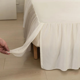 VTNXUN ivory bed skirt close-up of the ruffled edge