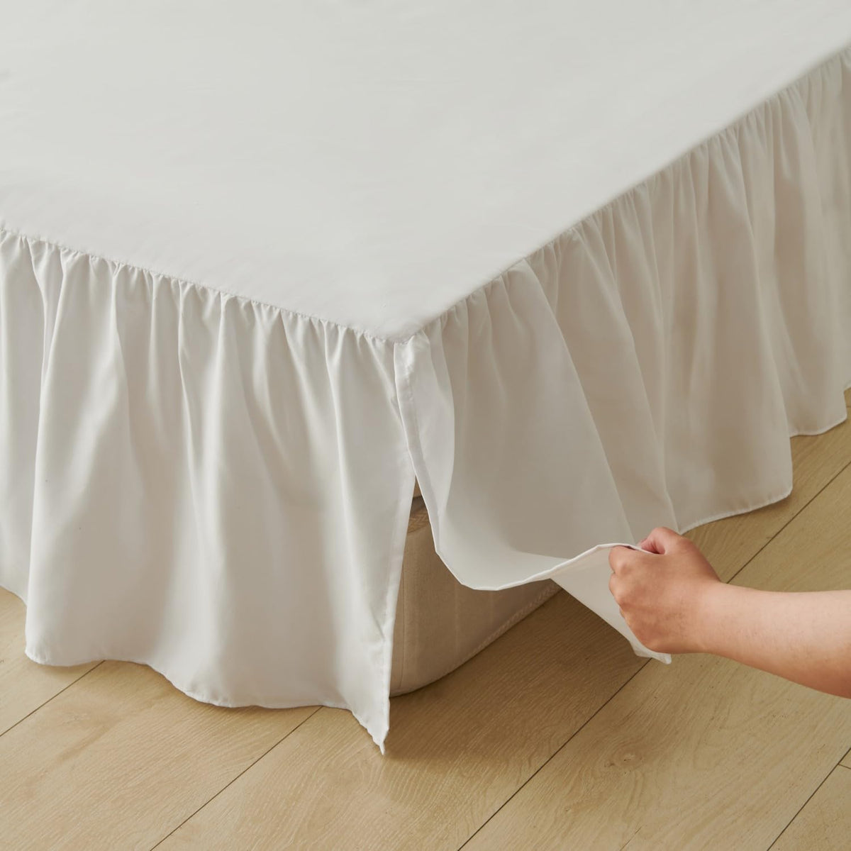 VTNXUN ruffled bed skirt on three sides adds elegant detail