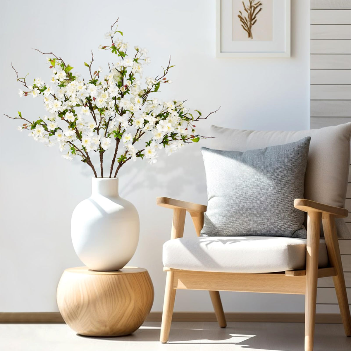VUAHAUL elegant centerpiece idea using white blossoms for refined tables