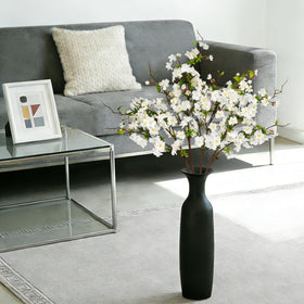 VUAHAUL cherry blossom branches in wedding decor creating soft focal points