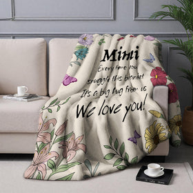VZITSQS Mothers Day blanket for Mimi evokes warmth and blessing.