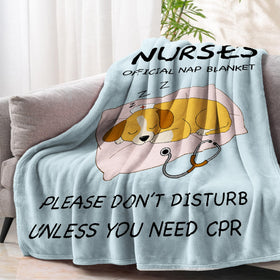 VZITSQS nurse gift blanket foldable design is easy to carry between shifts.