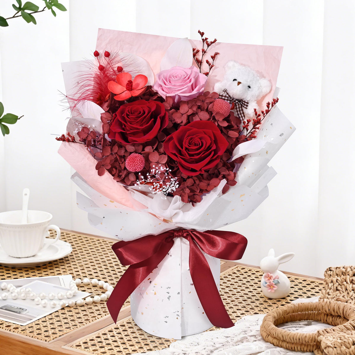 Waipfaru red bouquet gift box for Mother's Day.