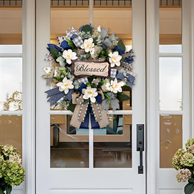 Waipfaru detailed greenery with textured leaves on wreath