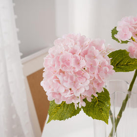 Waipfaru durable iron-wire stems provide sturdy, long-lasting stems.