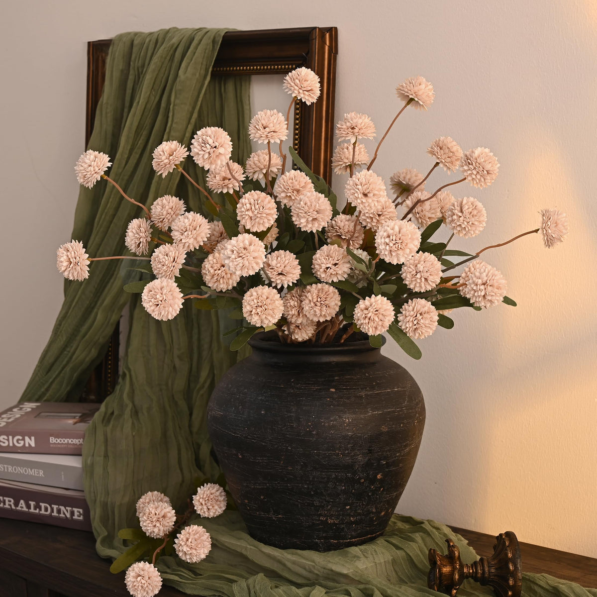 Waipfaru easy-clean artificial flowers stay pristine.
