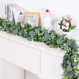 Waipfaru indoor-outdoor decor garland; resistant to weather and easy to clean.