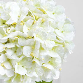 Waipfaru latex hydrangea petals, soft to touch, long-lasting décor.