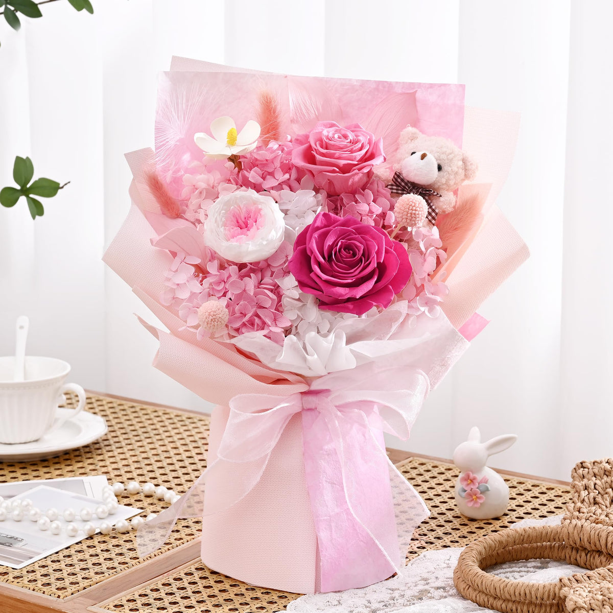 Waipfaru maintenance-free bouquet stays vibrant for over a year.