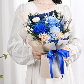 Waipfaru maintenance-free bouquet offering beauty without water or upkeep.