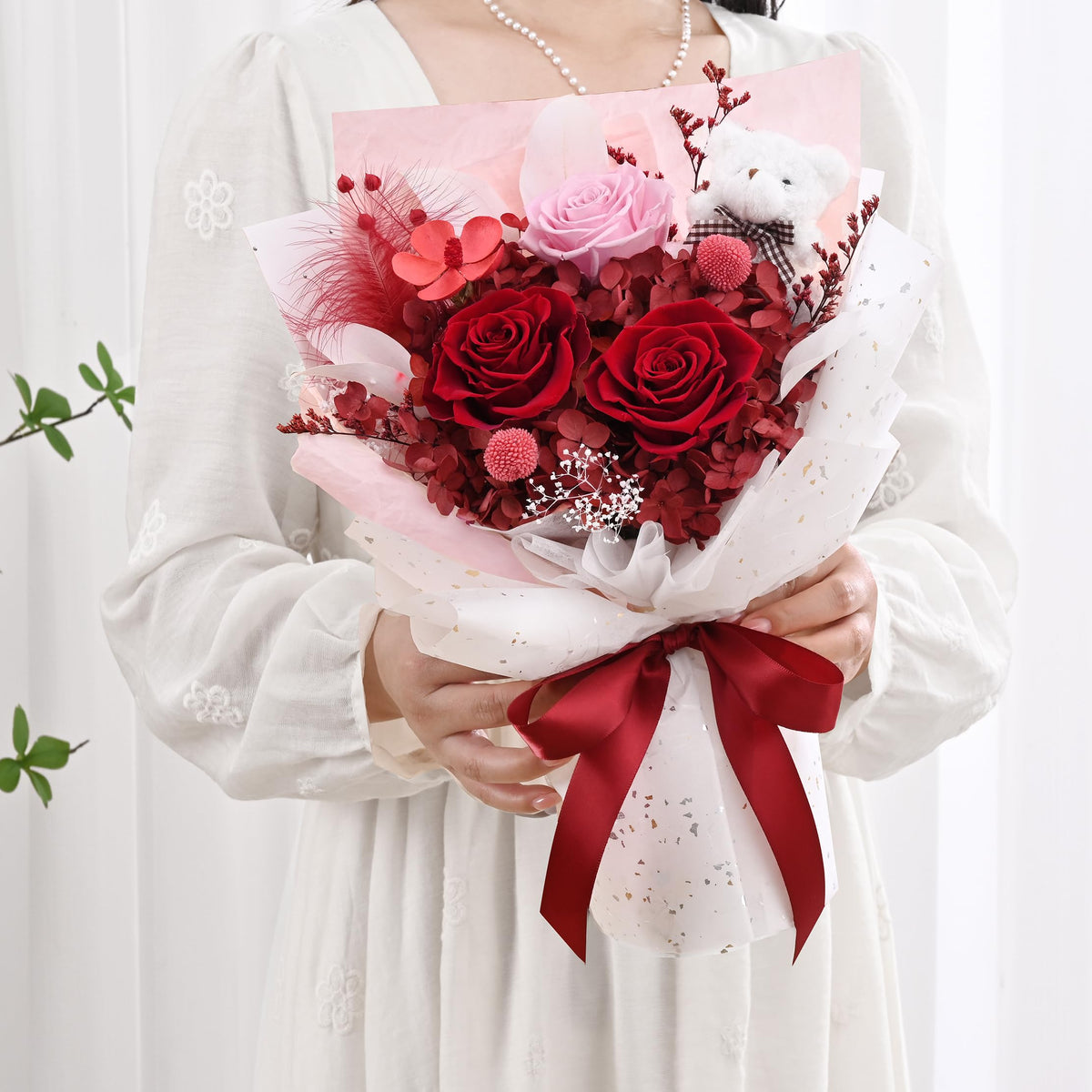 Waipfaru preserved flowers with bear, ready-to-display living decor.