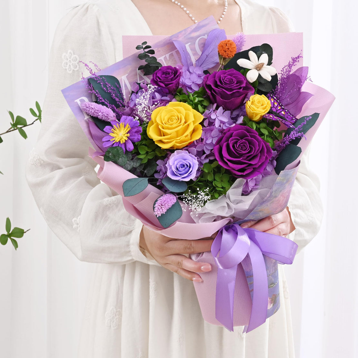 Waipfaru preserved flowers with roses and hydrangeas for lasting elegance.