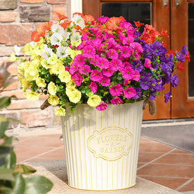 Waipfaru UV-resistant outdoor flower set adds long-lasting color to any balcony.