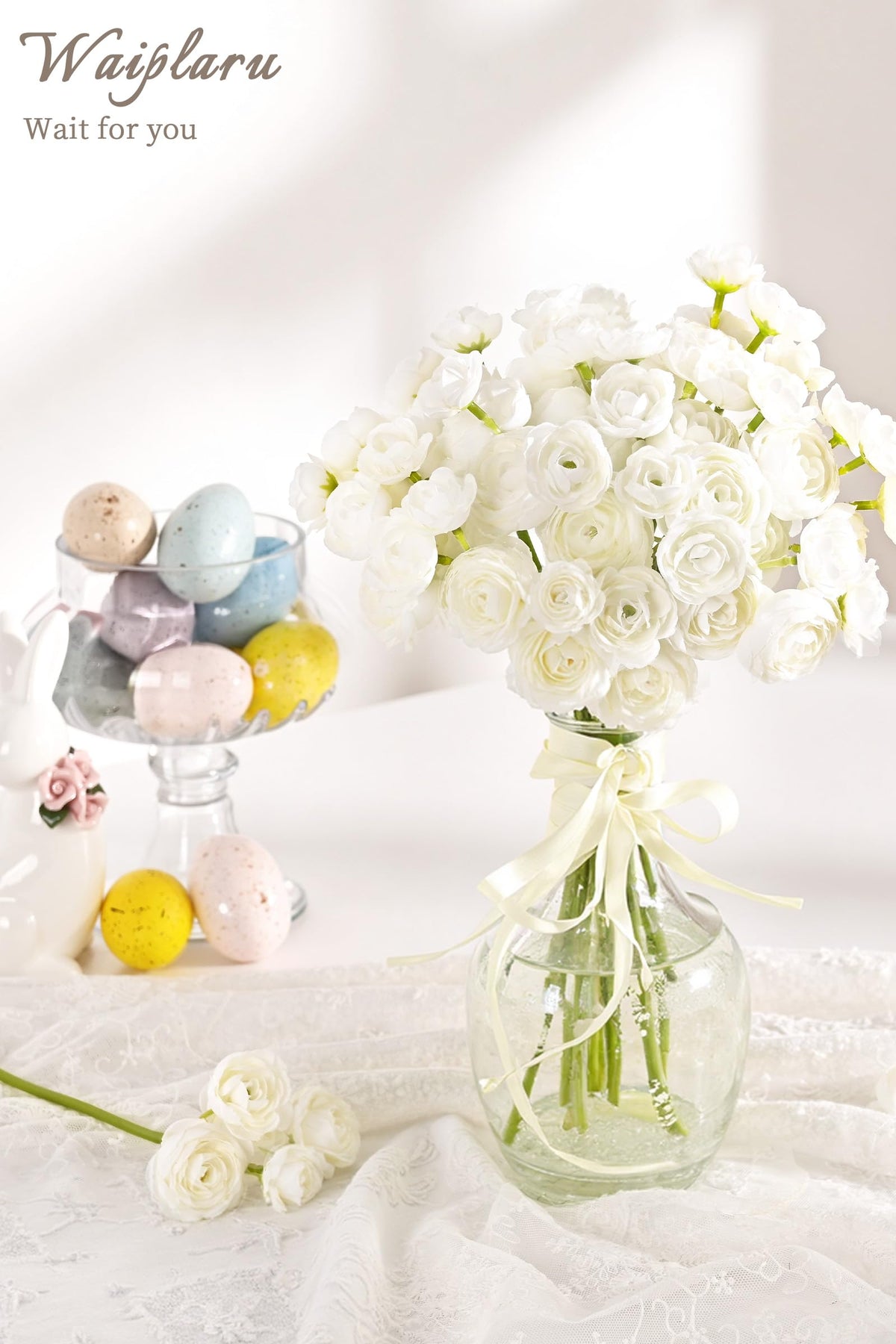 Waipfaru wedding centerpieces stand out with soft tones and romantic, lifelike flowers.