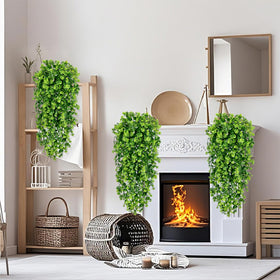 Waipfaru wedding decor with artificial vines adds elegant greenery.