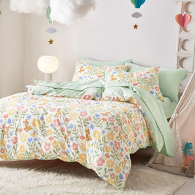 Wake In Cloud 5-piece kids bedding set laid out for a quick room refresh.