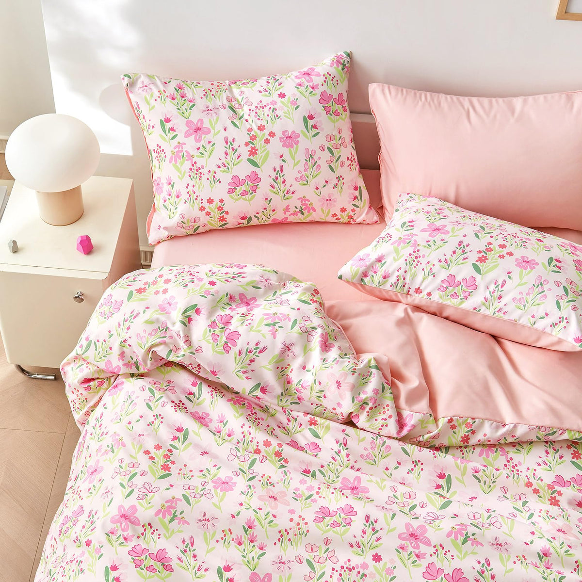 Wake In Cloud comforter stitch detail highlights secure fill for lasting warmth.