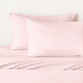 Wake In Cloud deep-pocket fitted sheet with a 16-inch pocket fits thicker mattresses securely.