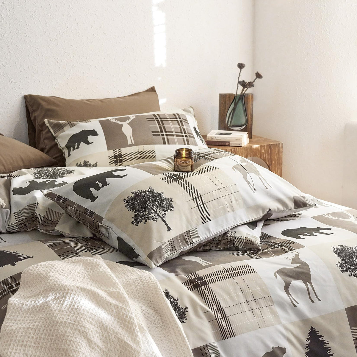 Wake In Cloud durable stitching keeps fillings in place for lasting shape.