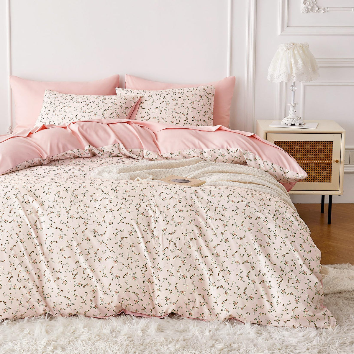 Wake In Cloud dusty pink 3-piece bedding set promotes year-round comfort.