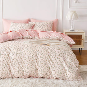 Wake In Cloud dusty pink 3-piece bedding set promotes year-round comfort.